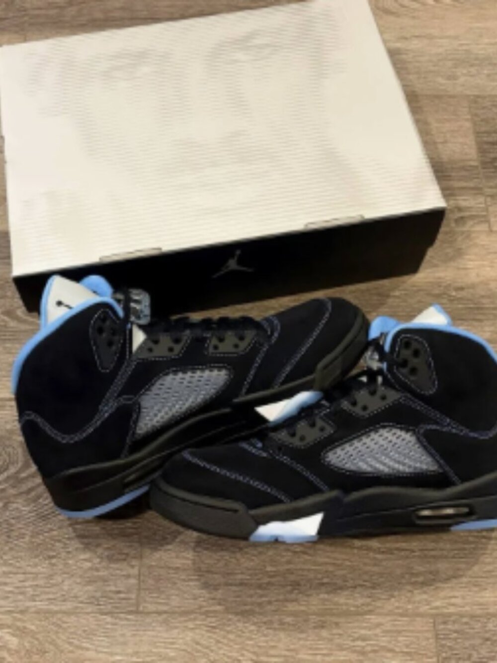 Jordan 5 Retro Black University Blue 2026